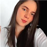 Profesora de español, naturales, filosofía y emprendimiento que imparte clases a niños de todas las edades